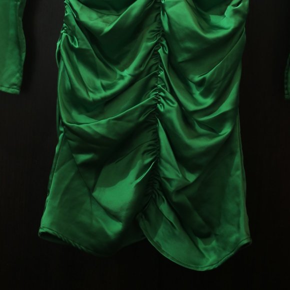 NWT JEWEL TRIM DRAPED SATIN EFFECT GREEN DRESS. - Picture 4 of 14